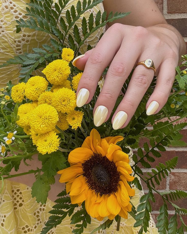 Butter Yellow Pearl Accent Nails