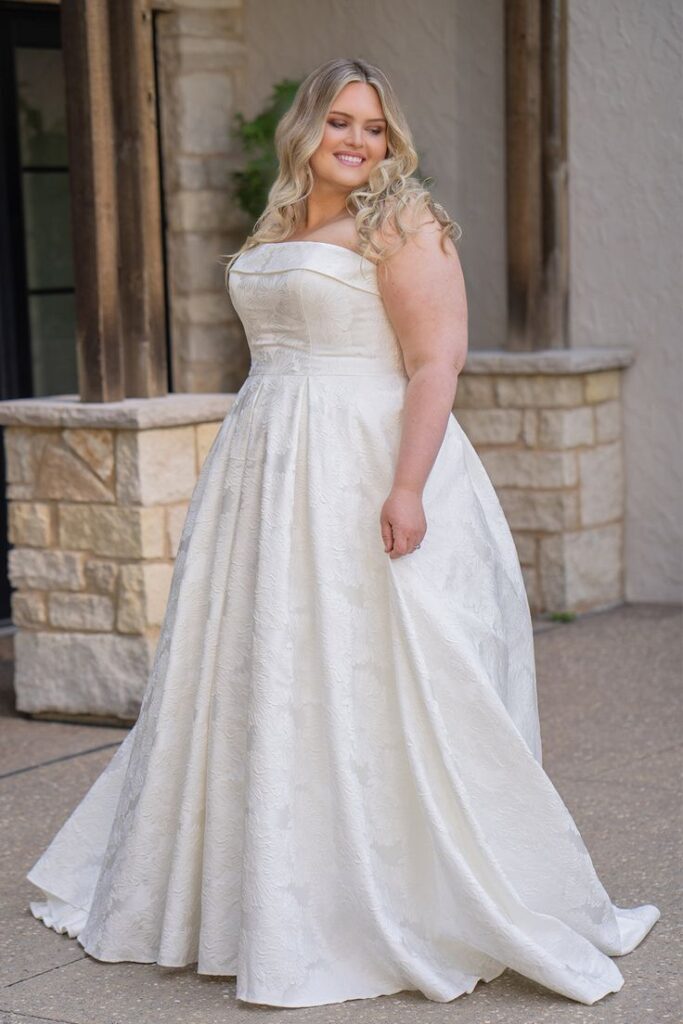 Structured Corset Ball Gown Royal Look